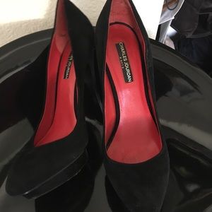 Charles jourdan suede pumps